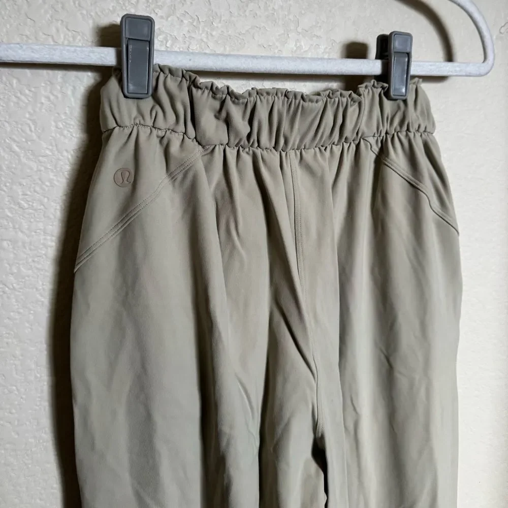 Lululemon Keep Moving Jogger‎ Pant Size 2 In Trench Tan